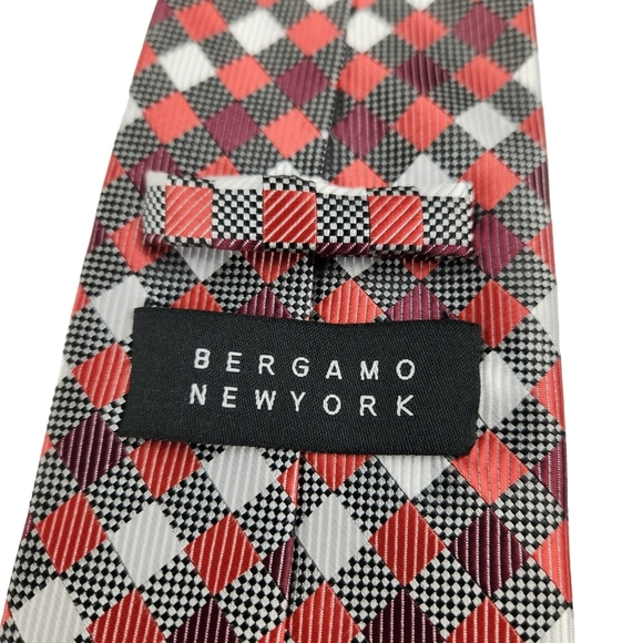 Bergamo New York Diamond Pattern Black Orange Mens Necktie with Pocket Square - Picture 4 of 11
